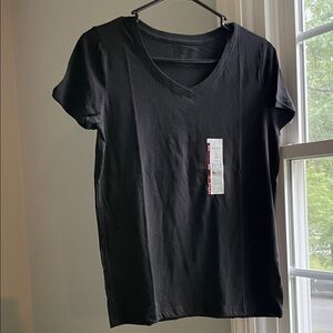 Time and Tru Black V-Neck Short Sleeve Tee‎